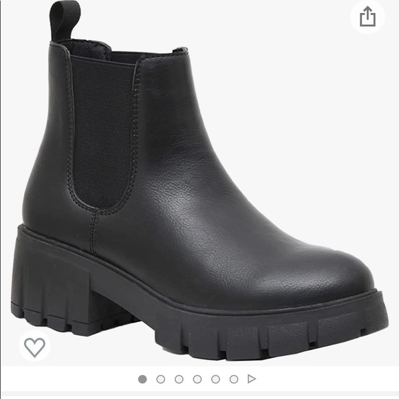 Sasha Chelsea Boot
Size 8
Original price: $49.99
Never worn, still in box - Picture 2 of 4